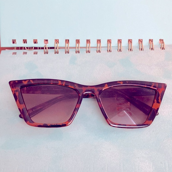 CAKE SUNGLASSES - Picture 1 of 6